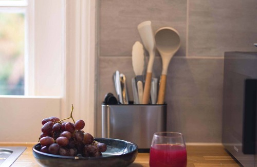 Vincent Square Appartement | The Haven – Bright & Elegant 2BR in Victoria