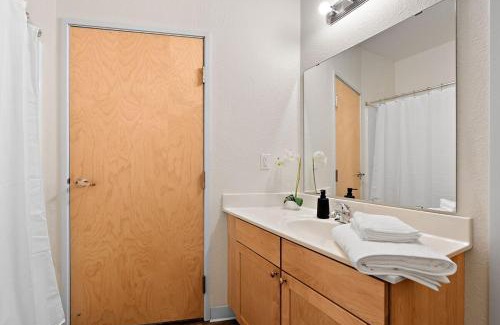 Downtown Minneapolis Maison | The Hazel Free parking, Gym, Fast WIFI, Central