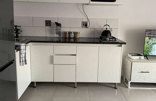 Greater Johannesburg Metropolitan Area Appartement | The Heart of Randburg: Modern, family friendly and be near popular attractions