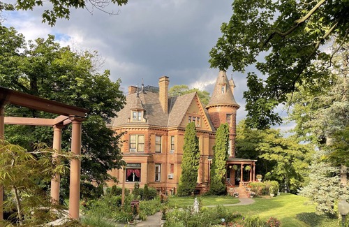 West Main HIll Lit Et Petit-Déjeuner | The Henderson Castle