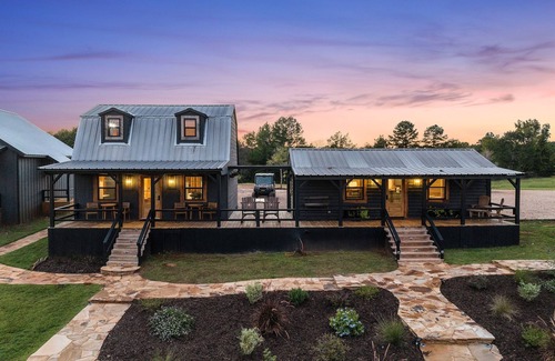 Laneville Cabine | The Hendo - Cabin #2- Intimate Family Getaway