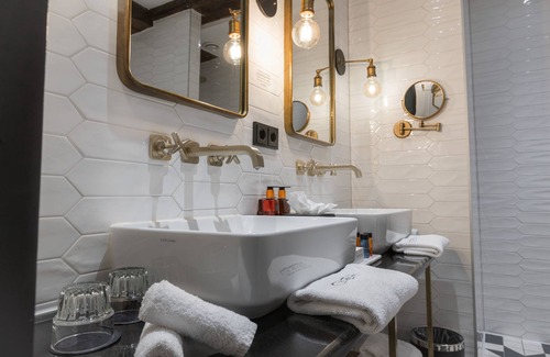 Nieuwmarkt en Lastage Hôtel | The Hendrick's Hotel