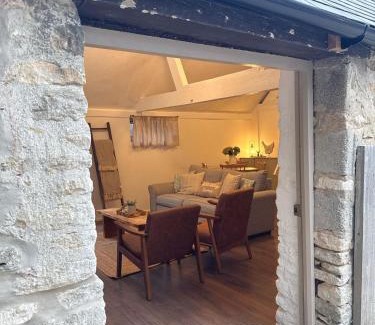 Lechlade Maison | The Henloft Cotswolds Farm Stay With Pool
