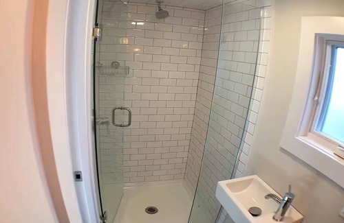 Alphabet Historic District Hôtel | The Henry - Cozy Tiny House - AC, Free Parking, Walk Score 96!