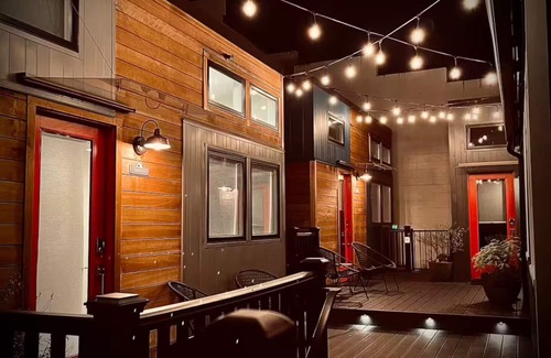 Alphabet Historic District Hôtel | The Henry - Cozy Tiny House - AC, Free Parking, Walk Score 96!