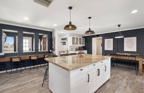 Gilbert Maison | The Heritage House: Family and Pet Friendly Home with Pool and Spa