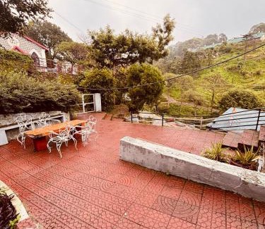 Kasauli Appartement | The Heritage manor l on mall road Kasauli l Private Lawn l 2 Min walk to heritage market
