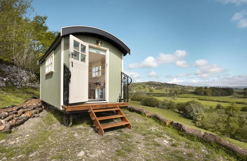 Meathop Autre | The Heron Shepherds Hut at Lyth Valley
