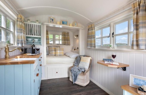 Meathop Autre | The Heron Shepherds Hut at Lyth Valley