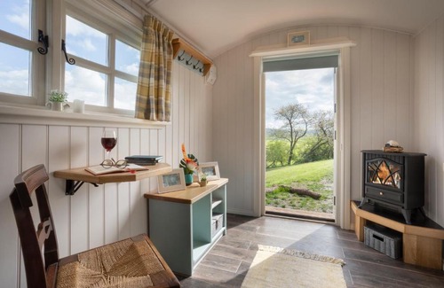 Meathop Autre | The Heron Shepherds Hut at Lyth Valley