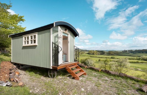 Meathop Autre | The Heron Shepherds Hut at Lyth Valley