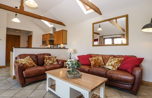 Catcott Maison | THE HIDE, romantic, character holiday cottage in Edington