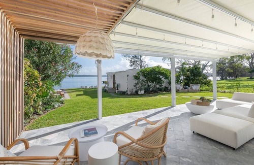 Bonnells Bay Appartement | The Hideaway- a unique laid-back-lux, absolute waterfront