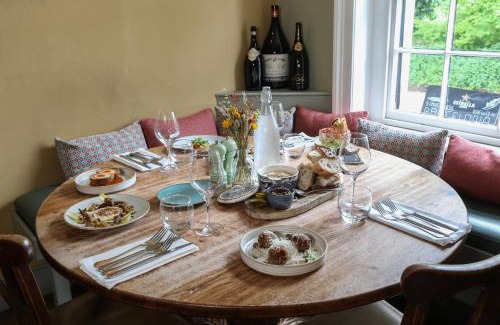 Upton Grey Hôtel | The Hideaway at Hoddington Arms