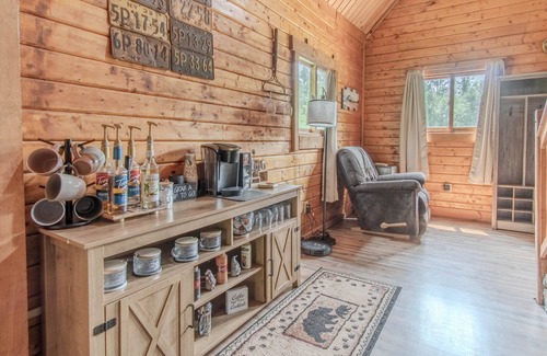 Limerick Maison | Hideaway cabin with hot tub