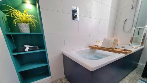 Wareham Maison | The Hideaway - Central Wareham, Roof terrace, Garden & Parking