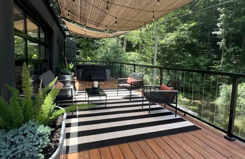 Hurricane Appartement | The Hideaway on Tacketts Shipping Container