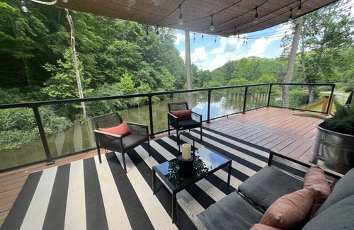 Hurricane Appartement | The Hideaway on Tacketts Shipping Container