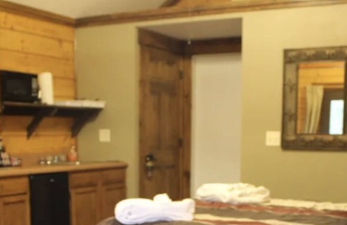 Gallatin Cabine | The hideaway retreat cabin has views of open fields and sweet water lake.