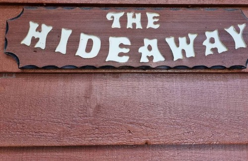 Landsborough Maison | 'The Hideaway' Sunshine Coast Hinterland