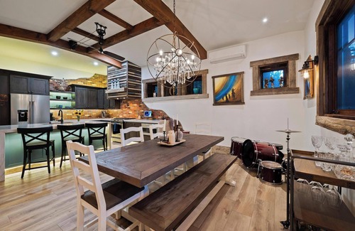 Olde Carlsbad Maison | The Highland Casita, a Carlsbad Coastal Villa - 1100 sq ft - 1 mile to the Ocean