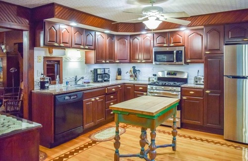 Inlet Maison | The Highland Lodge - 4th Lake Historic, Waterfront Home