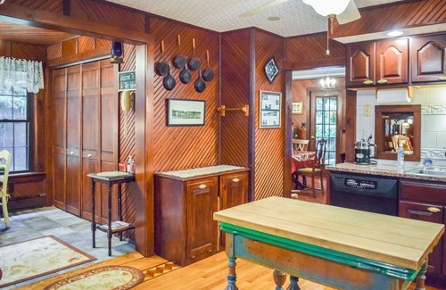Inlet Maison | The Highland Lodge - 4th Lake Historic, Waterfront Home