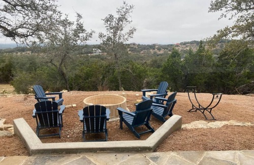 Dripping Springs Cabine | The Highland: Modern Cabin, Amazing Views, Extras