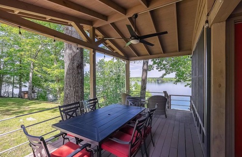 Bremen Cabine | ꨄ︎ The Highland on Smith - Lakefront Family Cabin