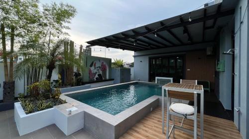 Bukit Indah Maison | The Hiijo Haus Private Pool & Garden