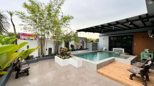 Bukit Indah Maison | The Hiijo Haus Private Pool & Garden
