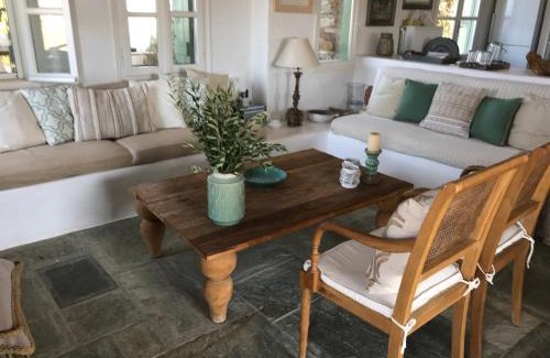 Korissia Villa | The Hill Top House in Kea