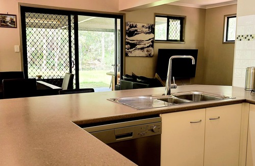 Eatons Hill Maison | Eatons Hill acerage avec WIFI