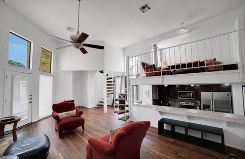 The Hills Appartement | The Hills: Quiet Spacious Gated Community w/Pool!
