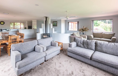 Lynmore Maison | The Hiltons Summary: