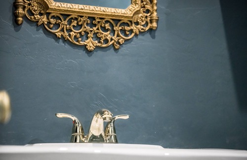 Clinton Lit Et Petit-Déjeuner | The Historical Redland Theater will take you back to the 1920's!