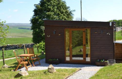 Horton in Ribblesdale Cabine | The Hive Lodge Cabin at Ashes Farm, near Settle