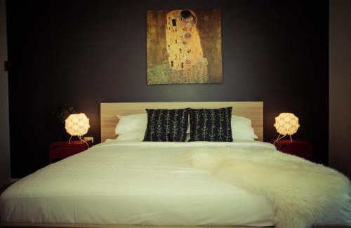 Kingston Maison | The Hobart Entrance