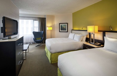 Downtown Halifax Hôtel | The Hollis Halifax a DoubleTree Suites by Hilton Hotel
