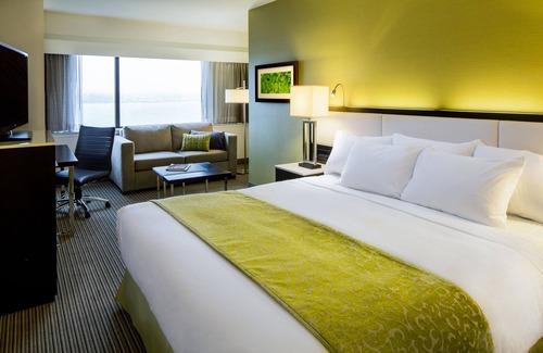 Downtown Halifax Hôtel | The Hollis Halifax a DoubleTree Suites by Hilton Hotel