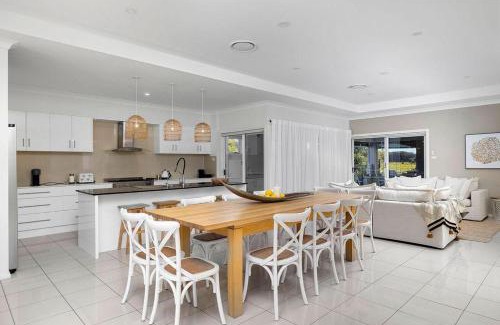 One Mile Maison | The Home Resort - Heated Pool and Tennis Court
