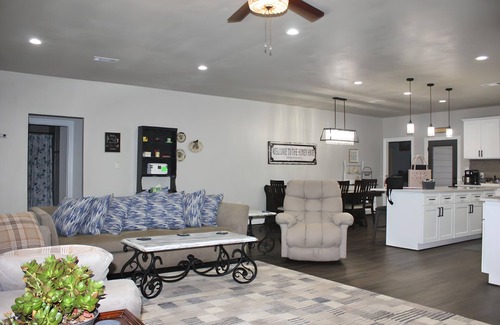 West Livingston Maison | The Honey Hive - Dog friendly w/ golf cart, game room, and pool access
