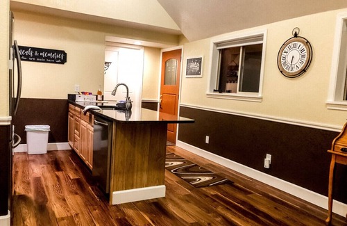 Walla Walla Appartement | The Honeymoon Suite, hot tub, full kitchen