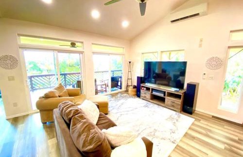 Honomu Maison | THE HONOMU HOUSE - Gorgeous, Spacious 4Bd2Ba Home near Waterfalls and Hilo, Sleeps 12!