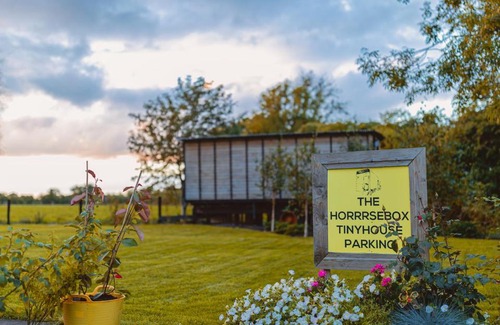 Garadice Autre | The Horrrsebox Tinyhouse Glamping