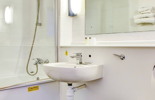 Harbury Hôtel | The Hotel Rafiya, Redditch