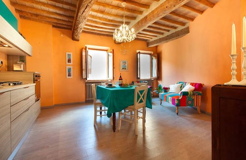 San Gimignano City Centre Appartement | La maison est située au coeur de la Toscane, dans le centre historique de San Gimignano.