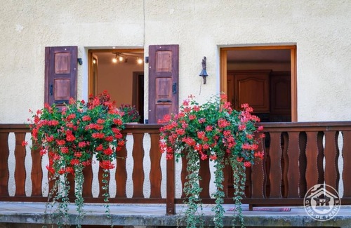 Pallud Maison | LA MAISON DES FLEURS