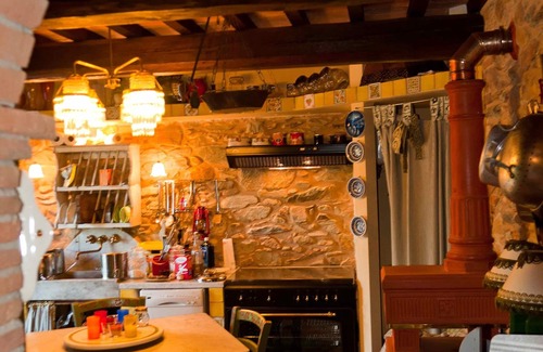 Buti Maison | La maison de souvenirs: maison de campagne avec piscine, oliveraie, verger et vignoble