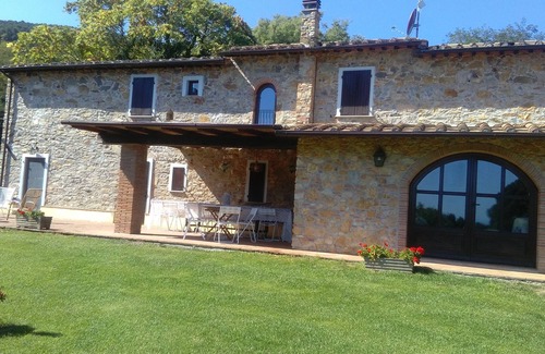 Buti Maison | La maison de souvenirs: maison de campagne avec piscine, oliveraie, verger et vignoble